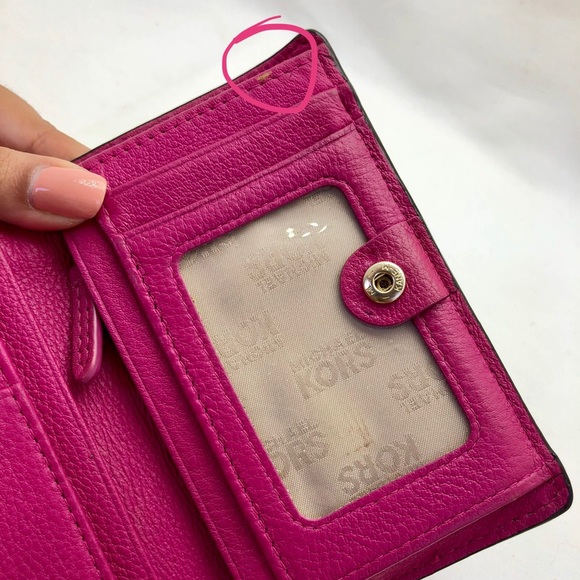 MICHAEL KORS fuchsia leather wallet - Picture 5 of 8